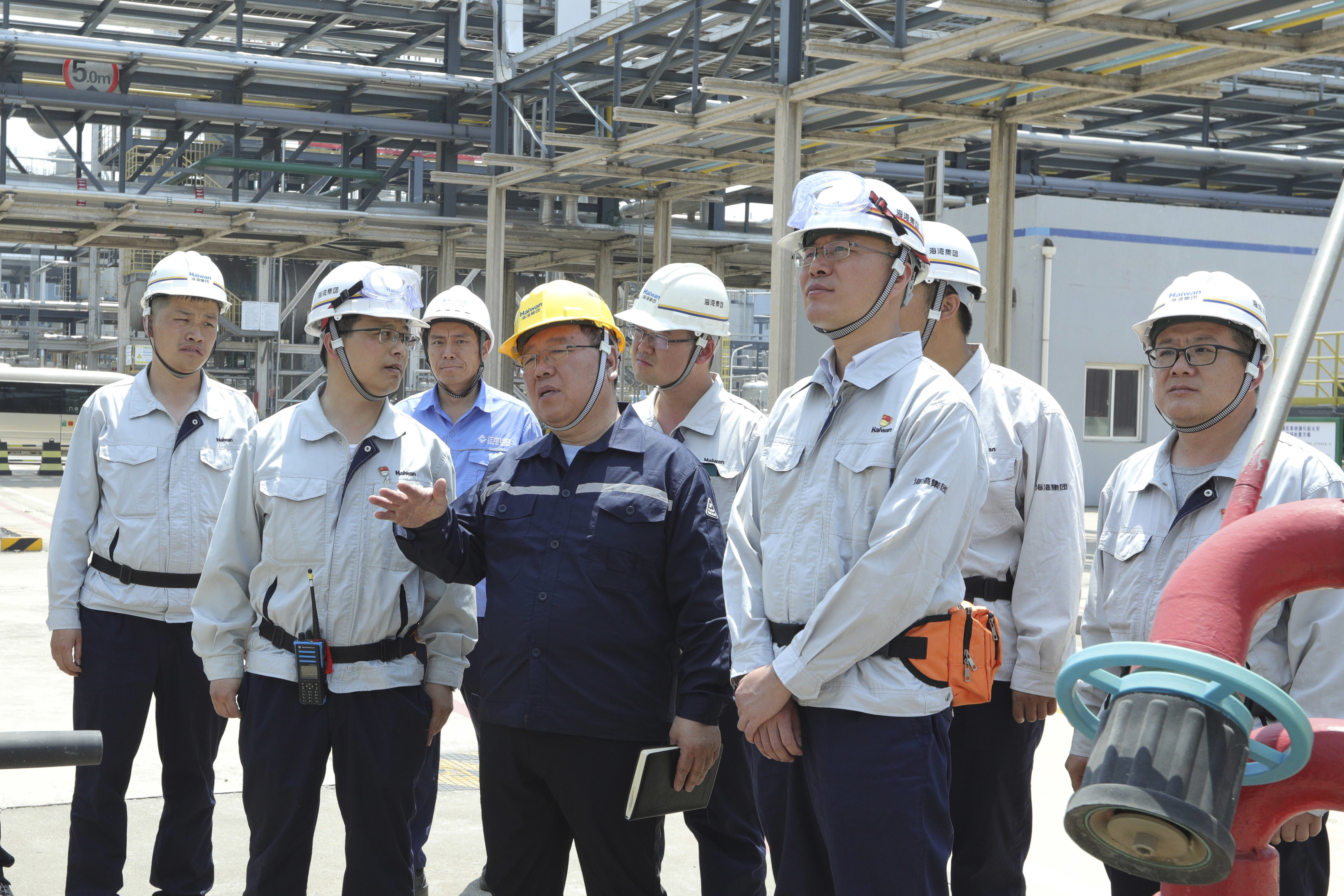 海灣化(huà)學開展危化品(pǐn)企業雙體系評(ping)估