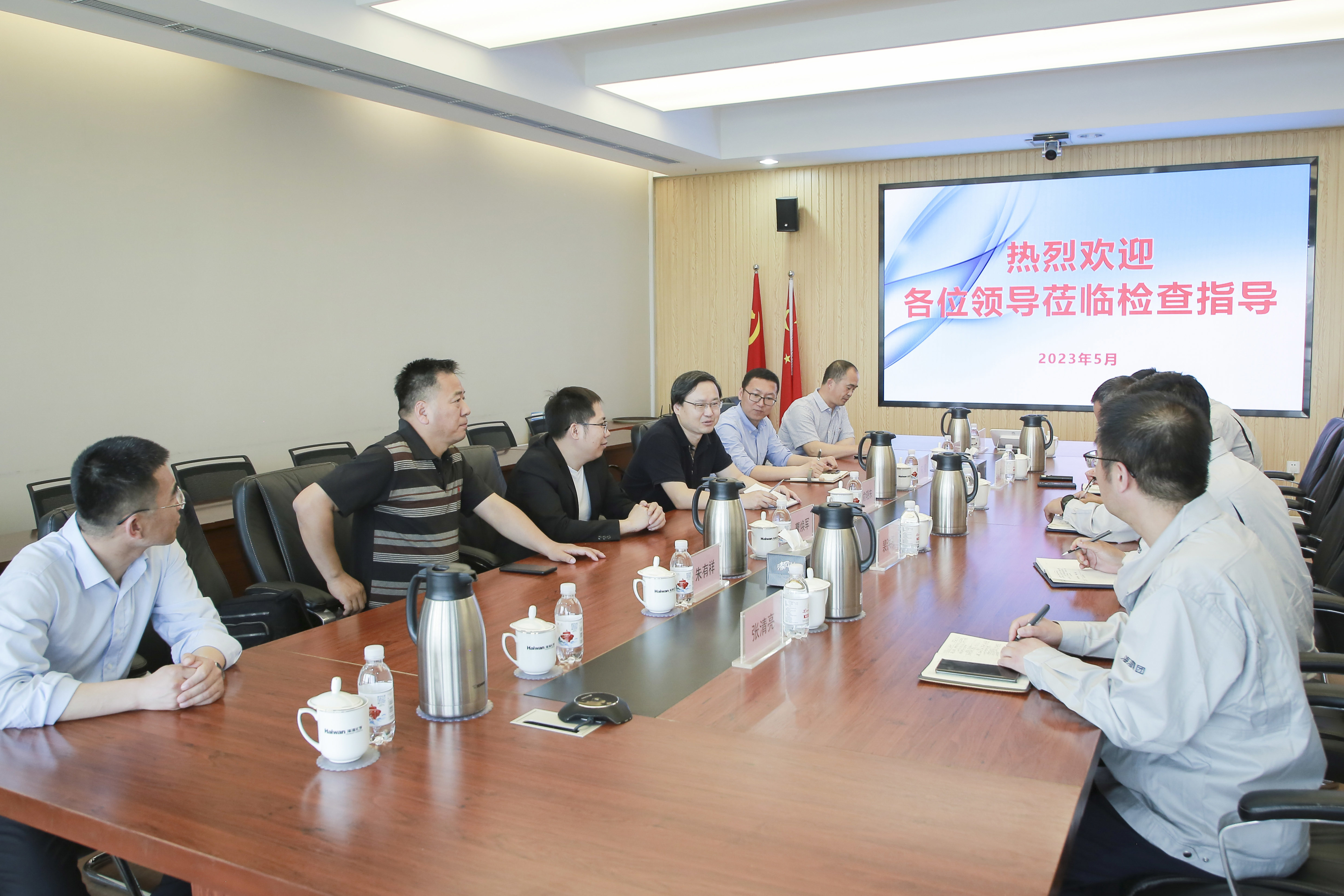 應急管(guan)理報領導到(dao)訪海灣化學(xué)